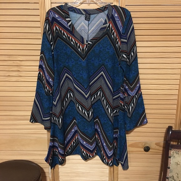 Win Win -Ladies Top (flair bottom Tunic) - Picture 1 of 3